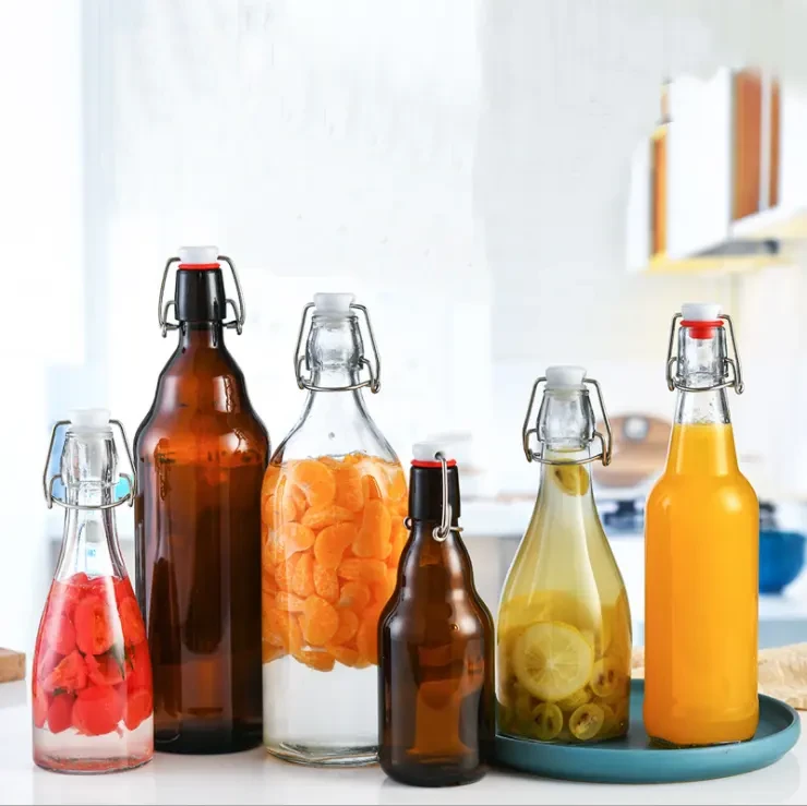 Botella de vidrio transparente con tapa abatible con asa de alambre